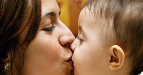 4 căn bệnh lây qua nụ hôn