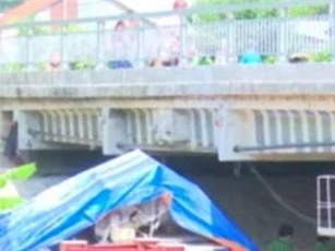 Chồng phát hiện vợ tử vong dưới ghe, 2 tay bị trói