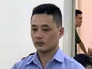 Nghi phạm sát hại tân sinh viên bất ngờ tử vong trước ngày hầu tòa