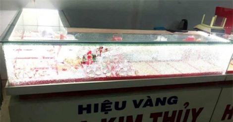 Quảng Nam: Truy tìm nam thanh niên cướp tiệm vàng