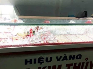 Quảng Nam: Truy tìm nam thanh niên cướp tiệm vàng