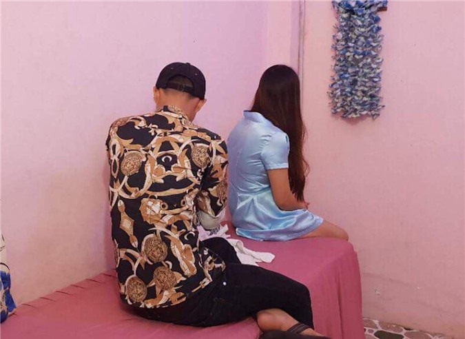 TPHCM: Bắt quả tang nữ tiếp viên cơ sở massage “tắm tiên” cùng khách