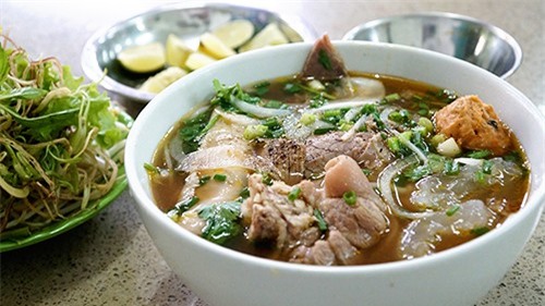 5 quán bún bò Huế đông khách ở Sài Gòn