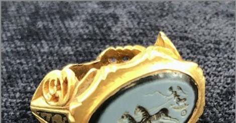 Ăn may “vớ” được nhẫn vàng 1.800 năm tuổi