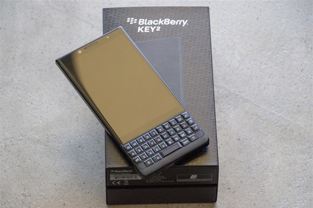 Clip mở hộp BlackBerry Key2 giá 16,99 triệu tại Việt Nam