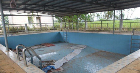 Đắk Nông: Bể bơi hơn 700 triệu đồng bỏ không 4 năm, phụ huynh bức xúc