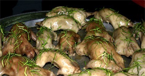 Thịt chuột ép lá chanh - món ăn nhìn thì ghê nhưng ăn là mê