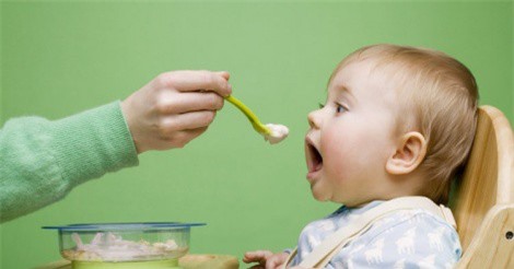 Trẻ ăn dặm và những điều cần lưu ý