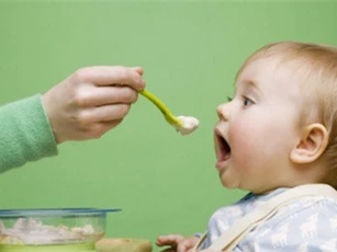 Trẻ ăn dặm và những điều cần lưu ý