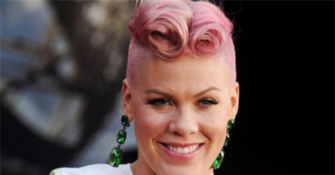 Nhập viện do viêm dạ dày, Pink tiếp tục hủy diễn