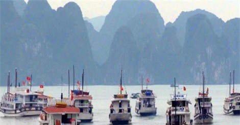 Quảng Ninh đình chỉ hoạt động 20 tàu du lịch trên vịnh Hạ Long