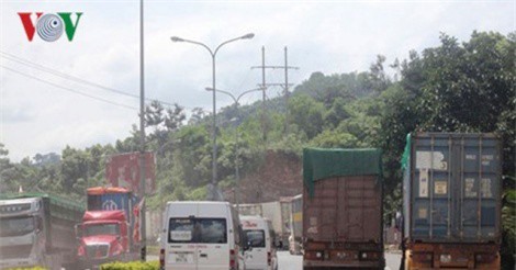 Xuất nhập khẩu qua cửa khẩu Lao Bảo tăng đột biến