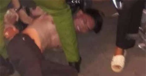 Cảnh sát cùng người dân vây bắt cướp ở trung tâm Sài Gòn