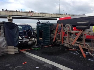 Tai nạn giao thông ở cao tốc TP. HCM - Trung Lương: 5 người thương vong