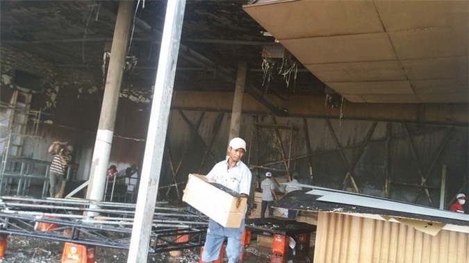 Cháy lớn quán bar đang thi công ở Vĩnh Long