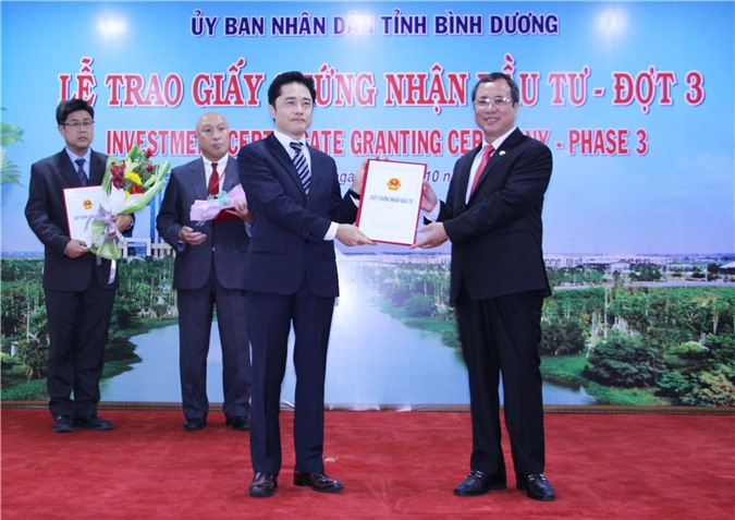 Bình Dương trao Giấy chứng nhận đầu tư cho 38 doanh nghiệp FDI