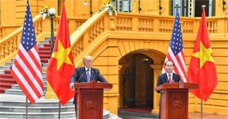 Chủ tịch nước và Tổng thống Hoa Kỳ họp báo sau hội đàm