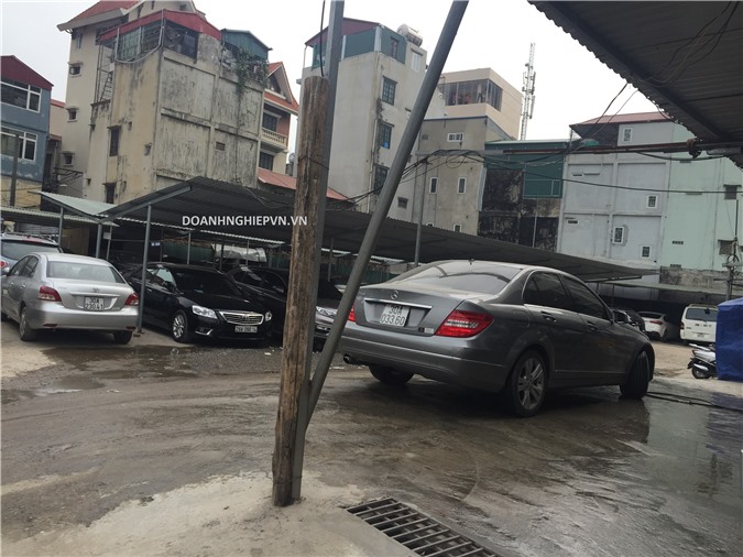 Hà Nội: Ngang nhiên biến "đất vàng" thành bãi xe, chính quyền buông lỏng?