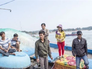 Mất trắng 1 tỷ đồng vì tàu chìm trong chuyến biển cuối năm