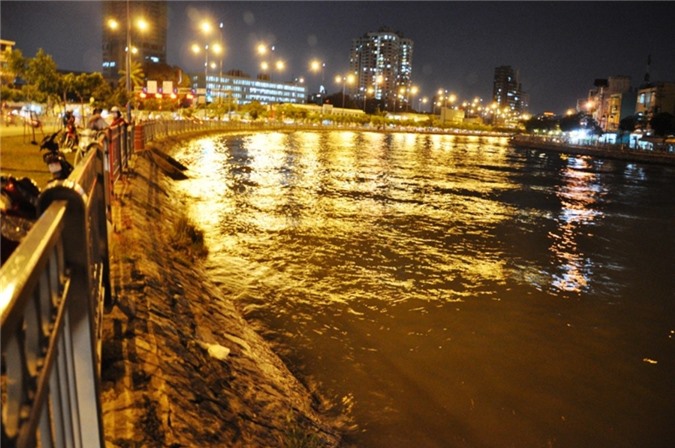 TP HCM: Trượt chân, nam thanh niên “đuối nước” ở kênh Tàu Hủ