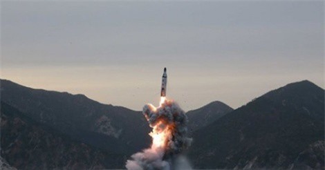 Triều Tiên bị nghi sắp phóng tên lửa đạn đạo từ tàu ngầm