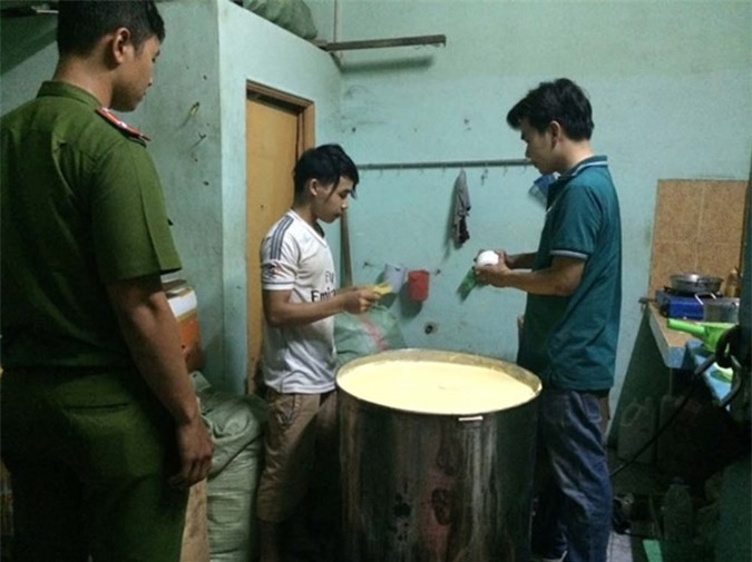 Phát hiện cơ sở sản xuất mỹ phẩm giả lớn nhất từ trước tới nay