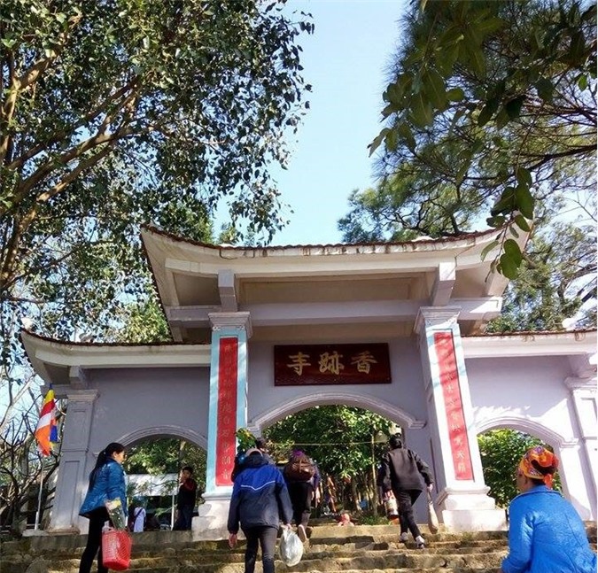 Hà Tĩnh: Du khách thập phương chen chúc về khai hội Chùa Hương Tích