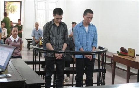 Hai sinh viên luật mạo danh nhà báo để tống tiền