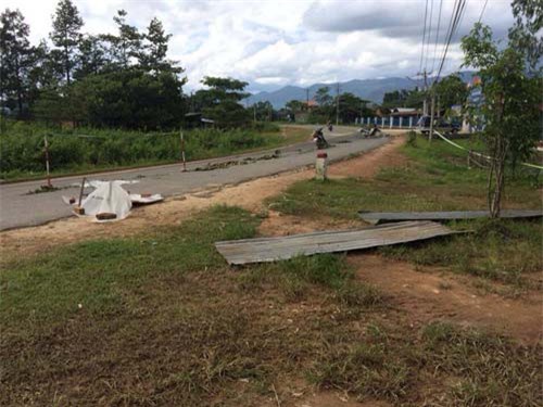 Hỗn chiến như "phim" trước cổng trường, 1 thanh niên bị đâm chết