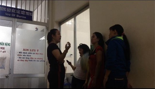 Bàng hoàng nữ sinh bị người tình của mẹ đốt đến chết