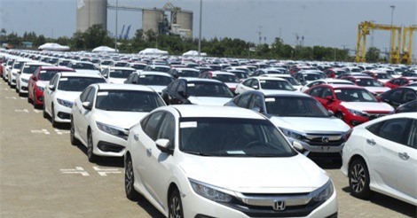 BẢN TIN TÀI CHÍNH-KINH DOANH: Đầu tháng 8/2018 giá xe ô tô giảm hơn 80 triệu đồng, nhân viên ngân hàng nào kiếm tiền tốt nhất?