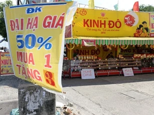 Đằng sau chiêu bánh trung thu rẻ bèo mua 1 được 4