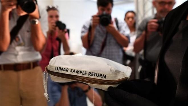 Có gì trong túi đất đá bán giá cả triệu USD?