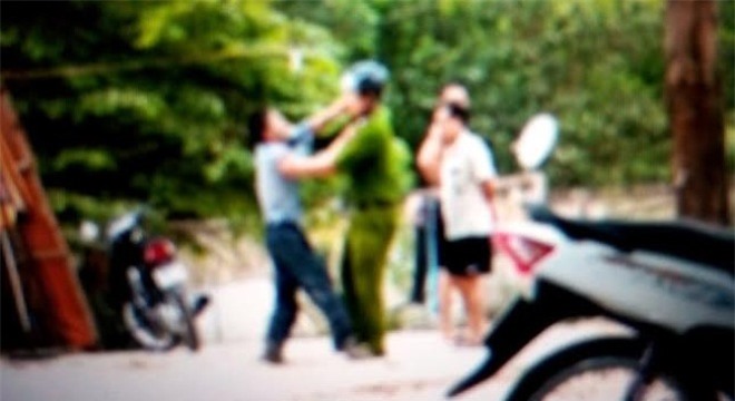 Hàng chục côn đồ xông vào đánh công an để giải cứu đồng bọn