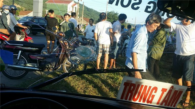 Khởi tố đối tượng đập kính, cướp xe buýt ở Hà Tĩnh